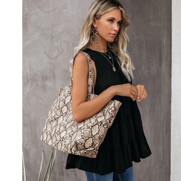 OCTAVIA Ruffle Hem Sleeveless Blouse - Picture 6 of 8